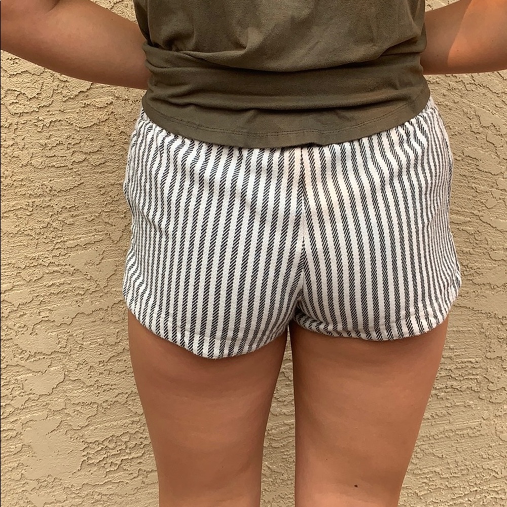 Shorts - Picture 3 of 3